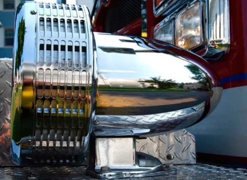 Electropulido de superficies cromadas: pieza cromada de alto brillo con acabado uniforme