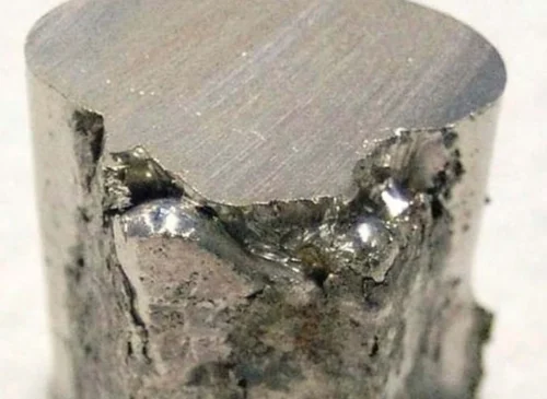 Qué sabes del origen del níquel: muestra de metal níquel para explicar su historia y usos