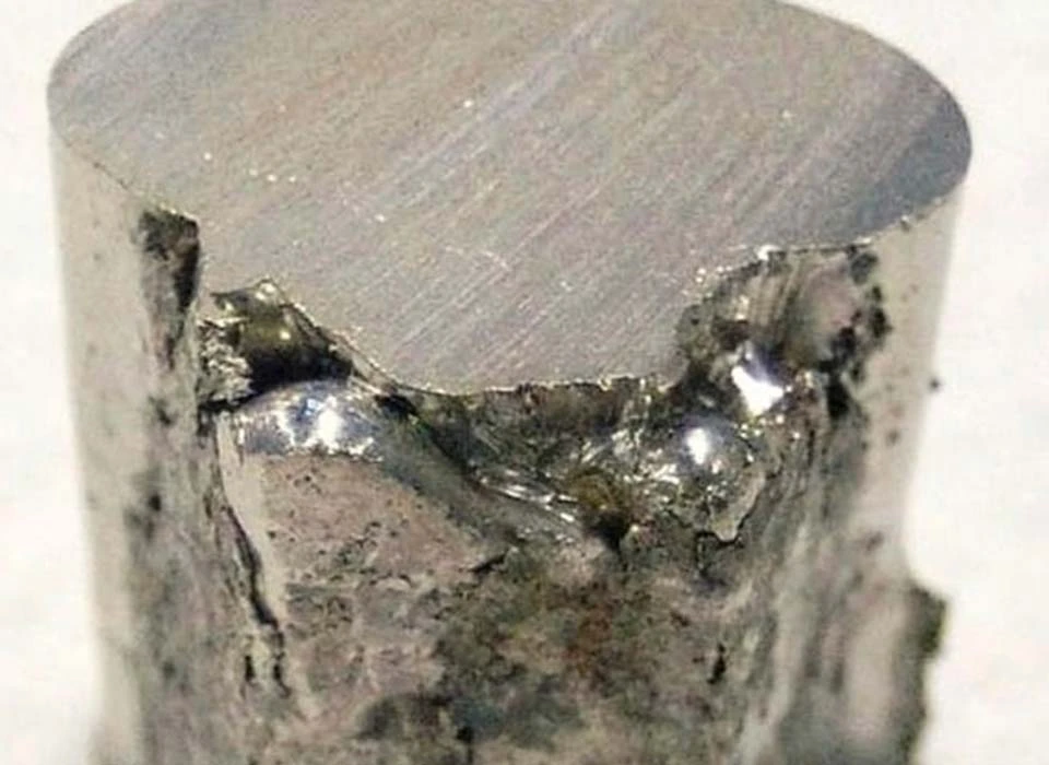 Qué sabes del origen del níquel: muestra de metal níquel para explicar su historia y usos