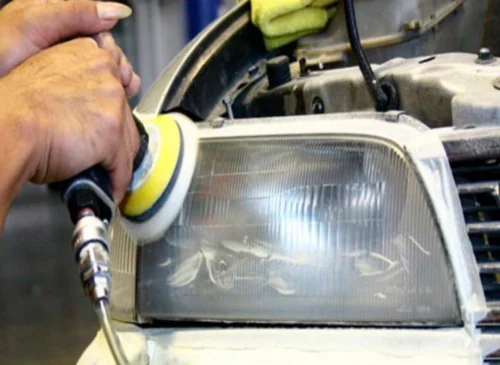 Se pueden pulir los faros del coche: pulido de faro para eliminar opacidad y mejorar visibilidad