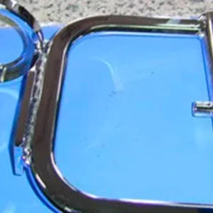 Cromado de tubos escape moto: pieza tubular cromada con brillo uniforme y alta resistencia