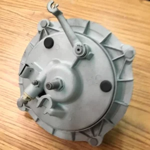 Granallado piezas aluminio moto: estructura antes del tratamiento con desgaste y suciedad