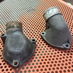 Granallado piezas moto clásica: piezas antes del tratamiento con suciedad y desgaste